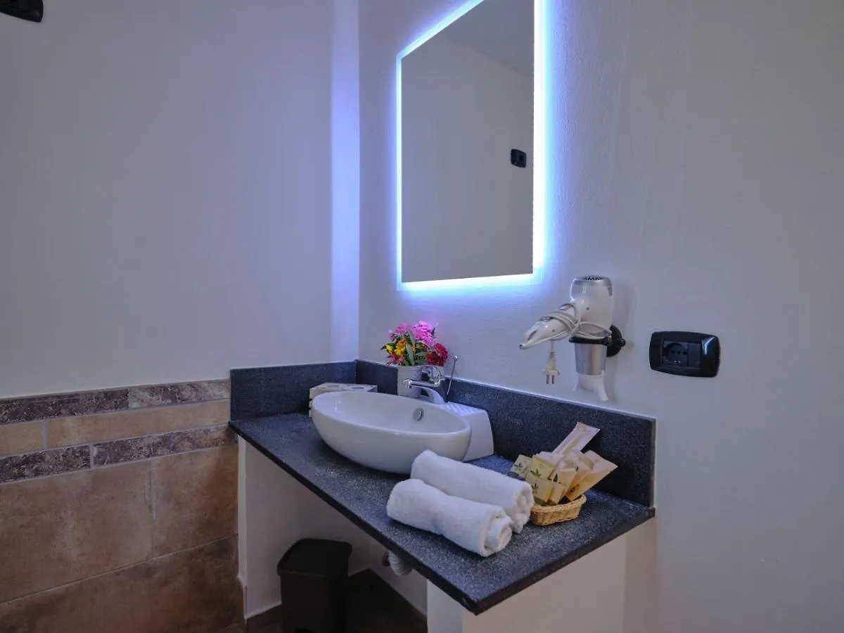 Locanda Murales - Turismo Rurale Olbia 2*,